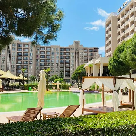 Royal - Modern & Private In Center Sunny 4* 阳光海滩