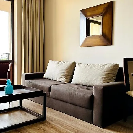 Royal - Modern & Private In Center Sunny 公寓式酒店 4*