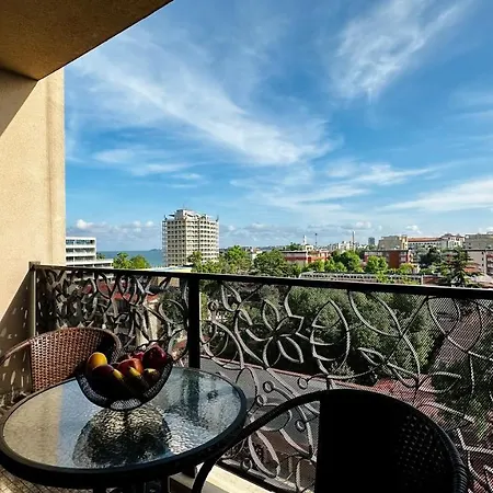 Royal - Modern & Private In Center Sunny Aparthotel 4*