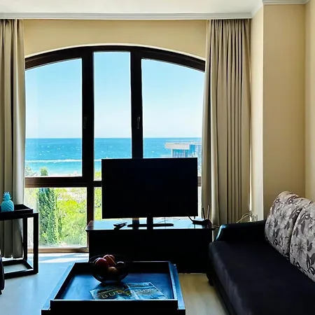 Royal - Modern & Private In Center Sunny 4* 阳光海滩