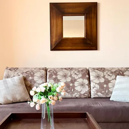 Royal - Modern & Private In Center Sunny