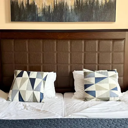 Royal - Modern & Private In Center Sunny Aparthotel