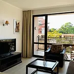 Royal - Modern & Private In Center Sunny Сонячний Берег