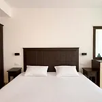 アパートホテル Royal - Modern & Private In Center Sunny サニービーチ