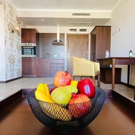 Royal - Modern & Private In Center Sunny