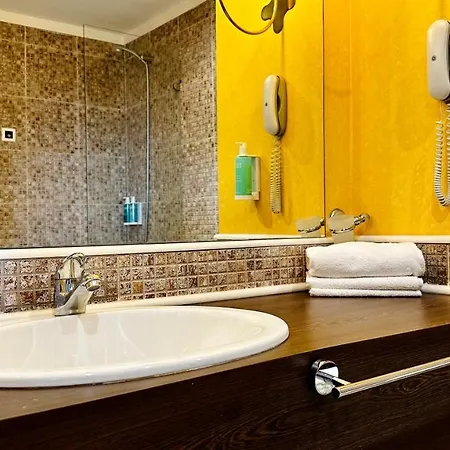 Apartahotel Royal - Modern & Private In Center Sunny 4*