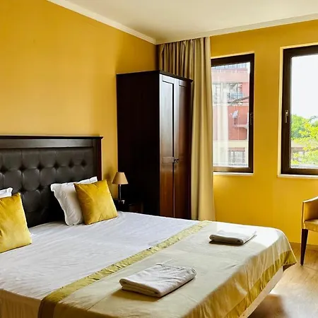 Royal - Modern & Private In Center Sunny