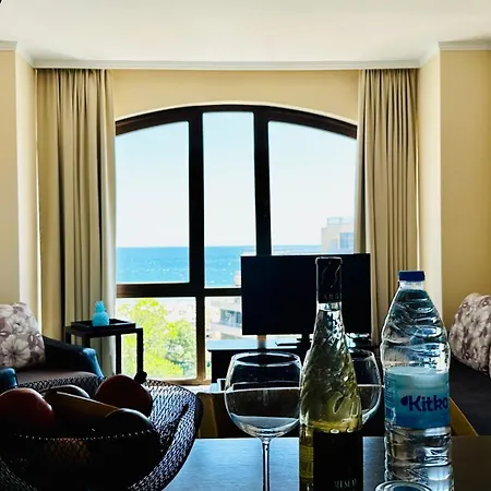 Royal - Modern & Private In Center Sunny Apartahotel 4*