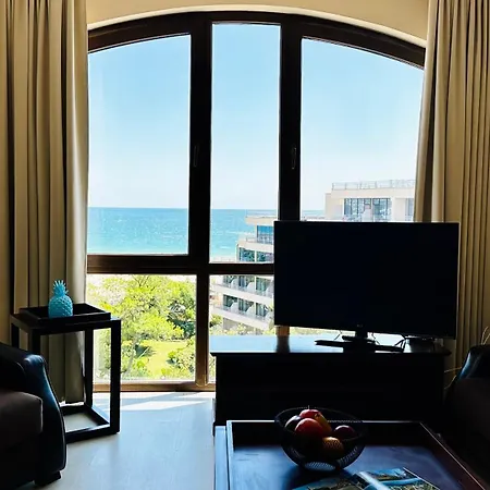 Royal - Modern & Private In Center Sunny Apartahotel