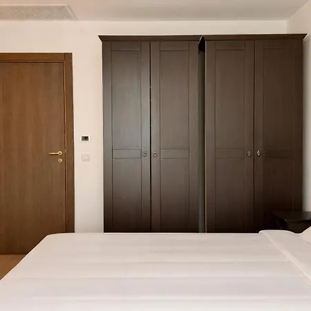 Royal - Modern & Private In Center Sunny 4* ساني بيتش