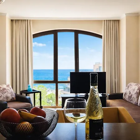 Royal - Modern & Private In Center Sunny Apartmanhotel 4*