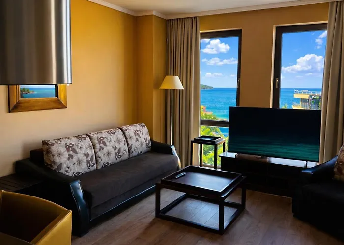 Royal - Modern & Private In Center Sunny