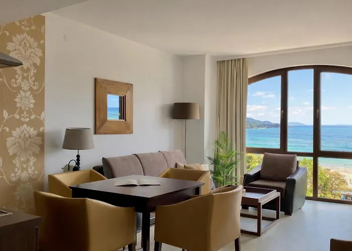 Royal - Modern & Private In Center Sunny