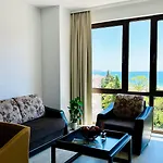 Royal - Modern & Private In Center Sunny Appart hôtel Slantchev Briag
