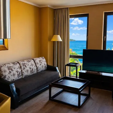 Royal - Modern & Private In Center Sunny