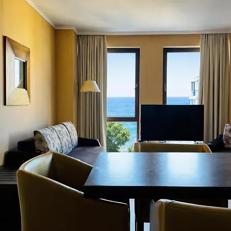 Апарт-готель Royal - Modern & Private In Center Sunny 4*