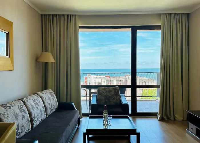 Апарт-готель Royal - Modern & Private In Center Sunny Сонячний Берег