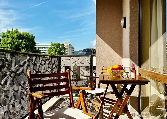 Апарт-готель Royal - Modern & Private In Center Sunny 4*