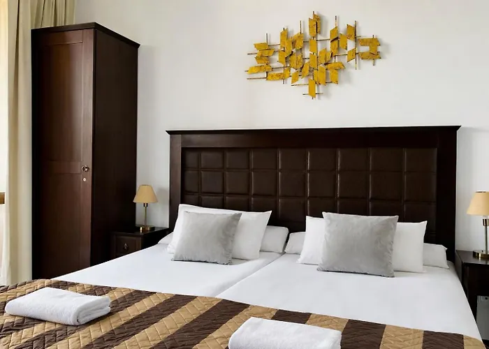 Royal - Modern & Private In Center Sunny